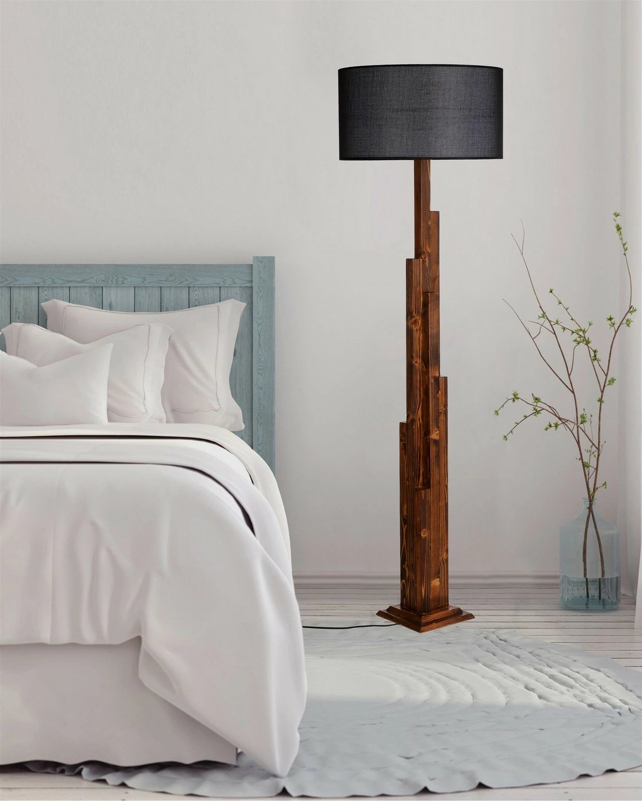 Llambë dyshemeje Opviq, trup druri si bredh, abazhuri cilindrik, ngjyrë e zezë dhe arre