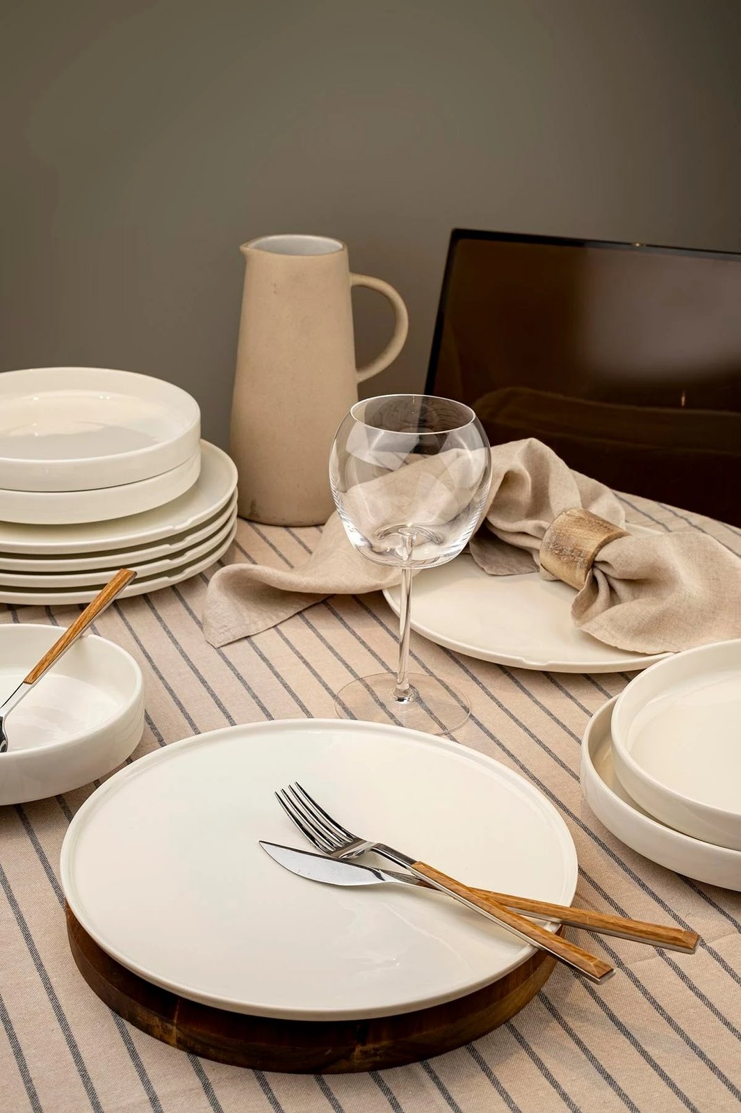 Set darke 18 pjesësh Hermia Concept, BNCTO18Y400