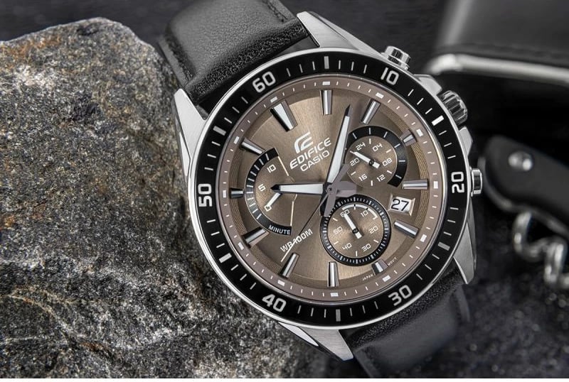 Orë dore për meshkuj Casio, e zezë