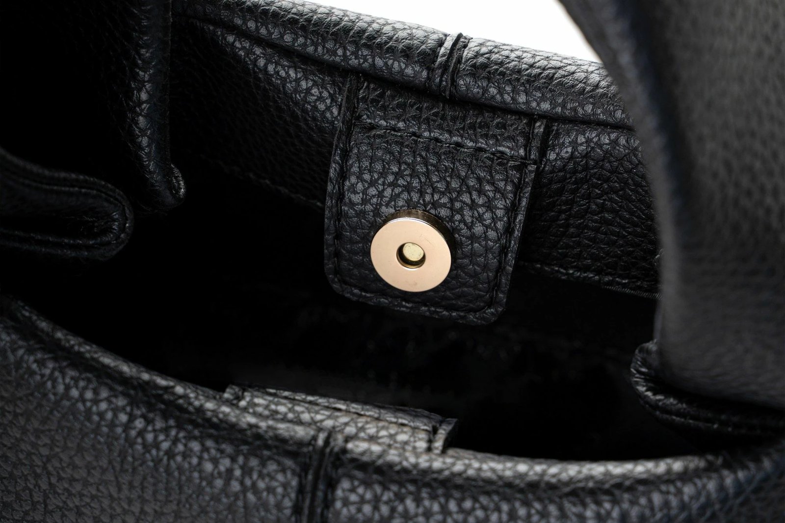 Çantë dore Vince Camuto Capri, e zezë