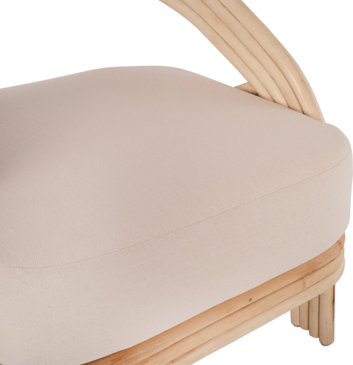 Karrige Donita FH9838 ratan natyral me jastëk të bardhë 67x74x78H cm.