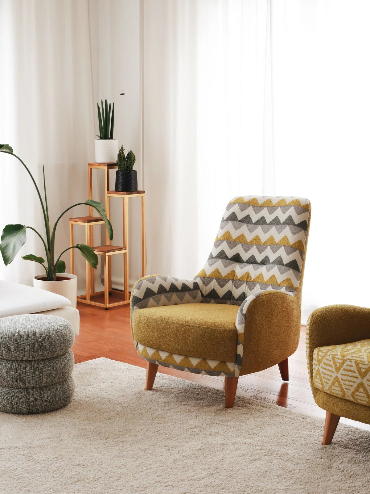 Karrige Wing Atelier del Sofa, model Zikzak, ngjyrë e verdhë