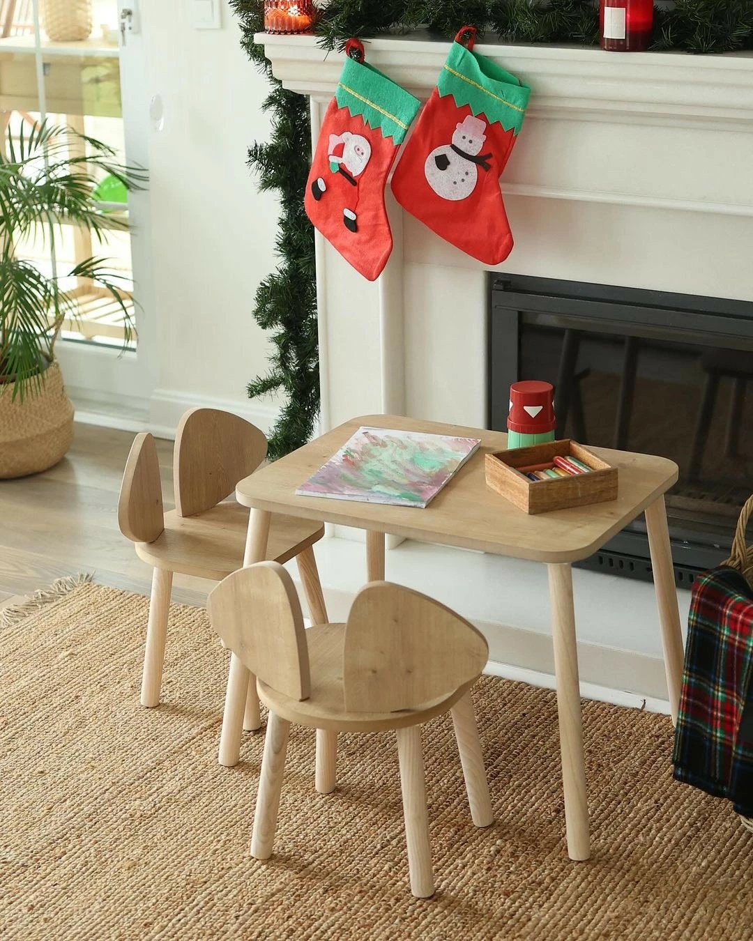 Set tavoline për fëmijë Hanah Home, Mickey me dy karrige, ngjyrë kafe