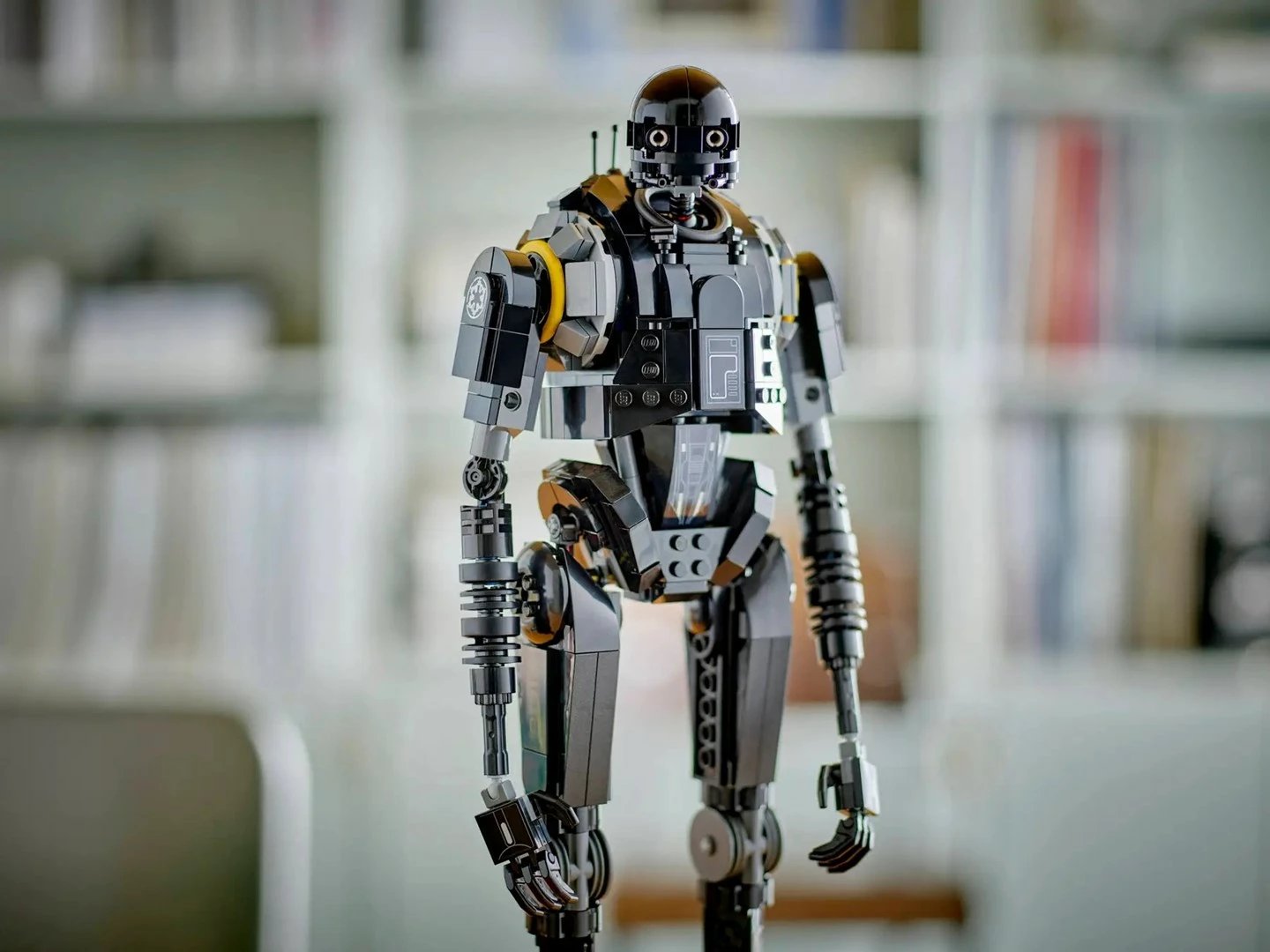 Set LEGO Star Wars K-2SO 75434, 845 pjesë, për moshën 10+, i zi