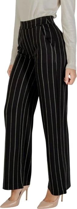 Pantallona Ichi femra të zeza