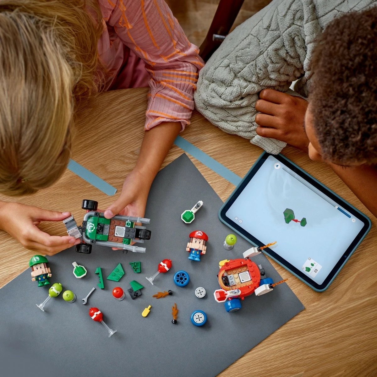 Set LEGO Super Mario 72034 Baby Mario vs Baby Luigi, 321 pjesë