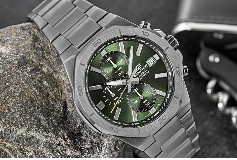Orë dore për meshkuj Casio Edifice, titaniume