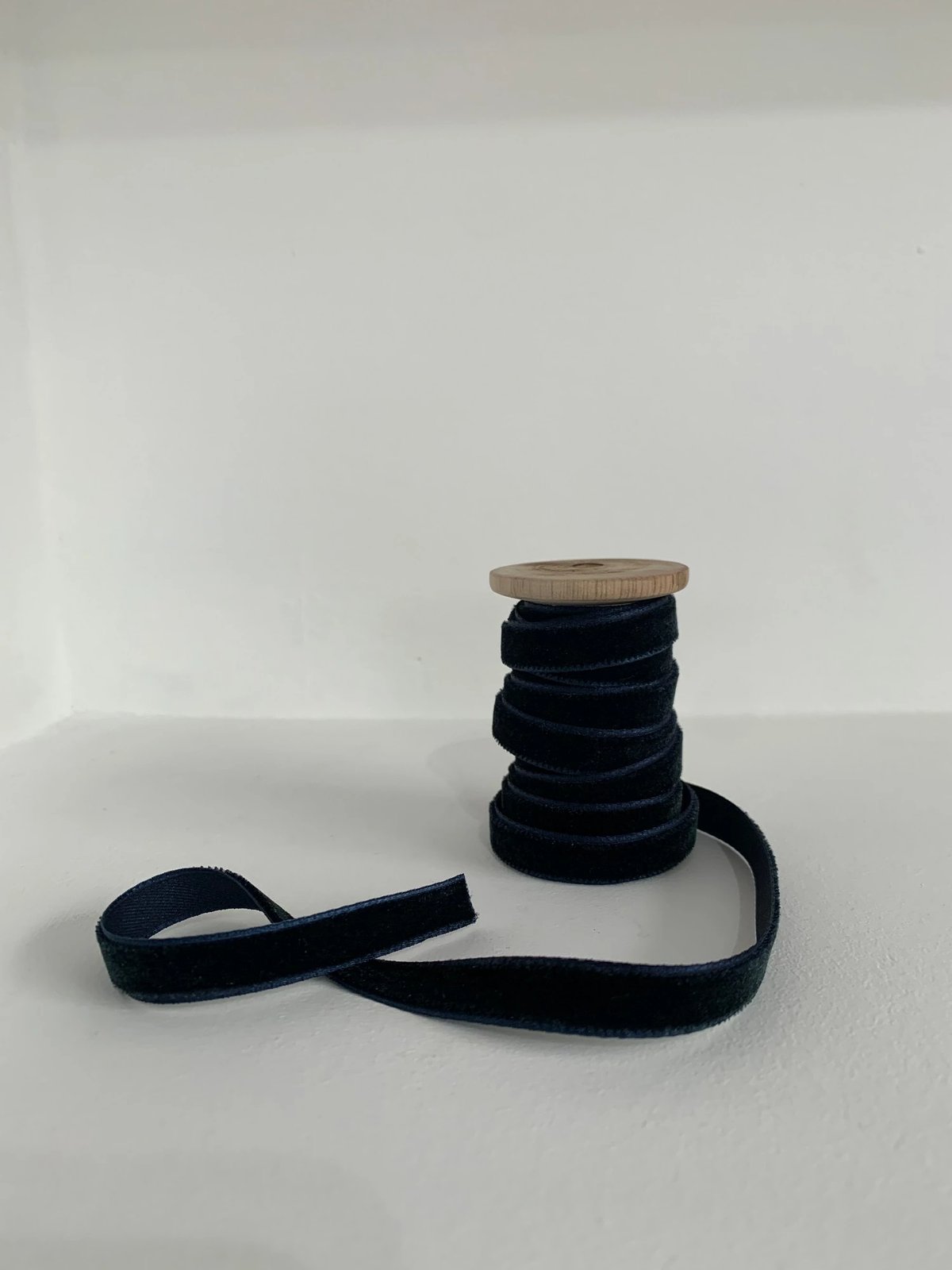 Dekor për pemë të Vitit të Ri, kadife ngjyrë kaltër e errët, Evila Originals, BSY612