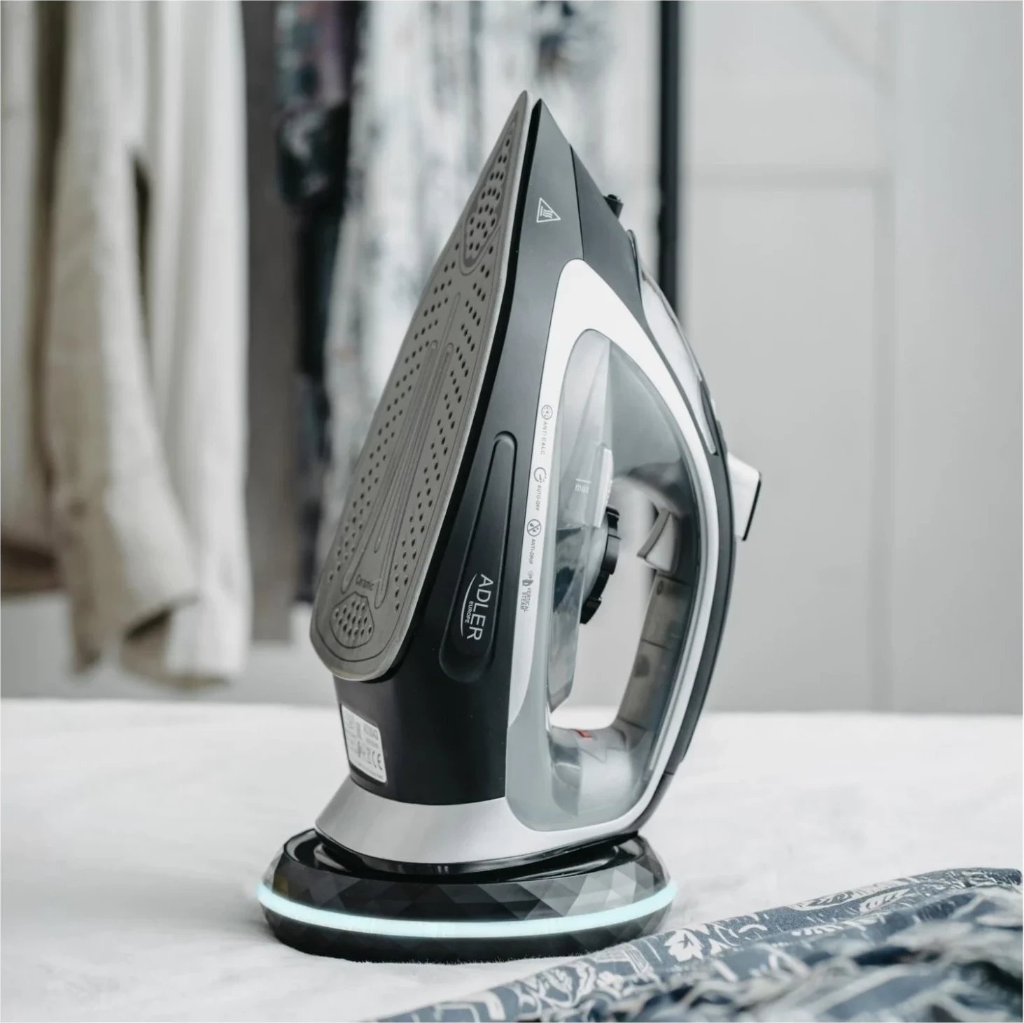 Hekur Adler AD 5043, 2800W, pa kabllo, zi-gri