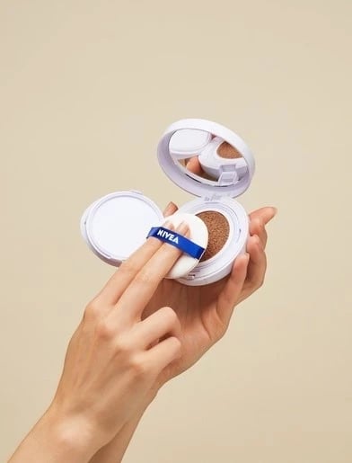 Krem me ngjyrë për fytyrë Nivea Hyaluron Cellular Filler 3in1, 15 ml Krem me ngjyrë për fytyrë Nivea Hyaluron Cellular Filler 3in1, 15 ml