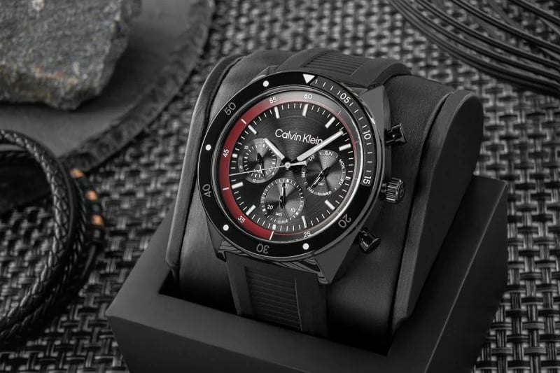 Orë dore për meshkuj Calvin Klein, e zezë