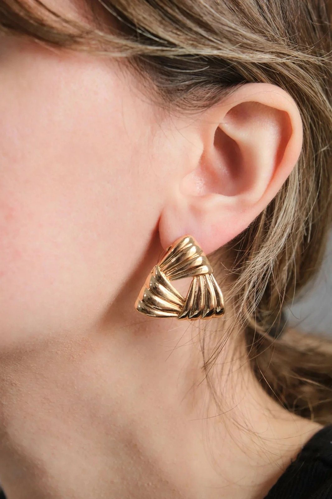 Vathë Jumeon, ngjyrë ari, model trekëndësh, një madhësi