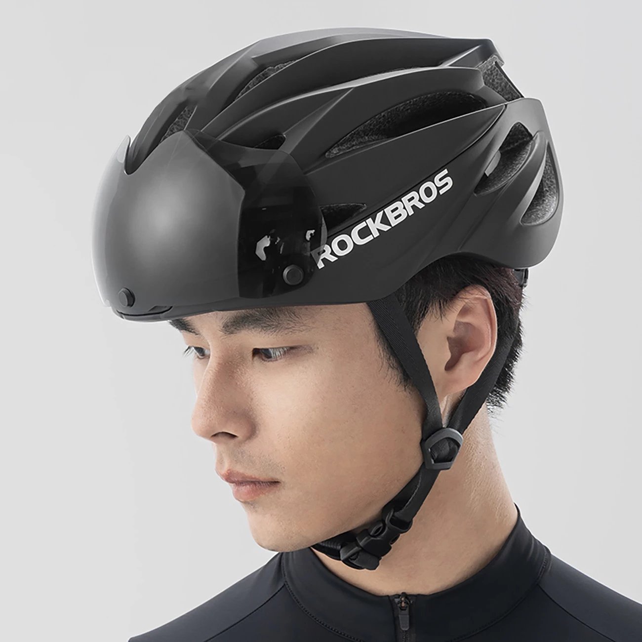 Helmetë biçiklete Rockbros 10110045001 me vizor dhe syze UV të ndashme, e zezë