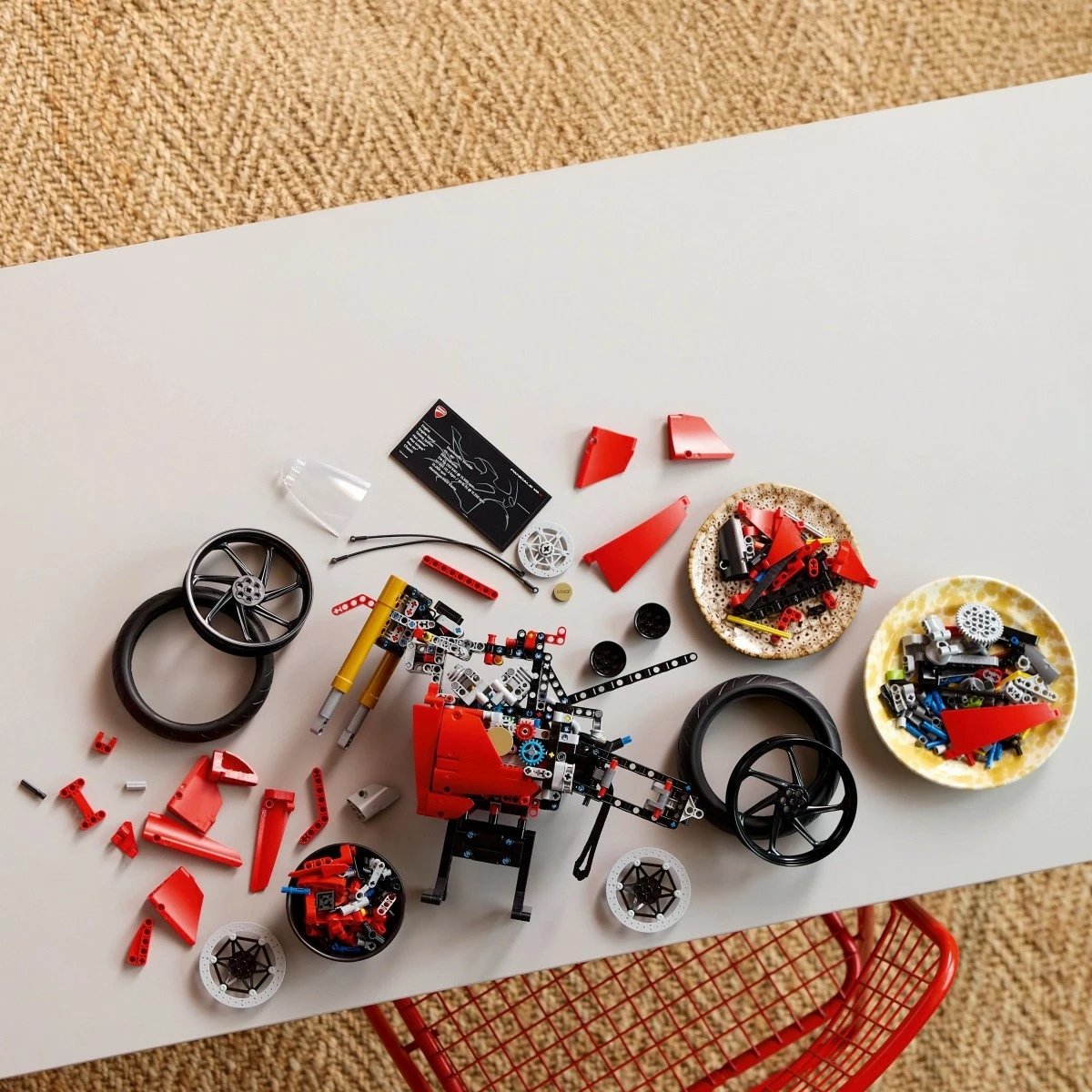 Set LEGO Technic Ducati Panigale V4 S 42202, 1603 pjesë, Kuqe