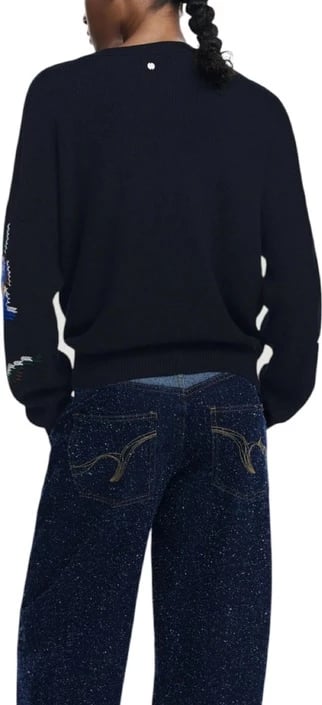 Maicë Desigual femra e zezë