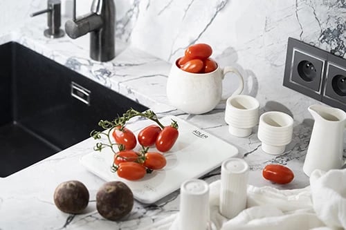 Peshore kuzhine, Adler, AD 3177, kapacitet 10kg, USB Type-C e rikarikueshme, platformë xhami 16x22cm, e bardhë