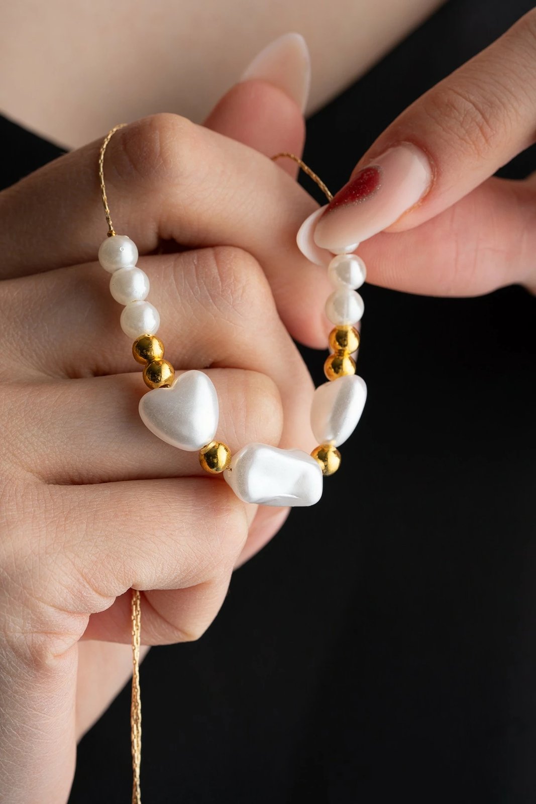 Varëse qafe Jumeon, B237701, ngjyrë ari dhe e bardhë