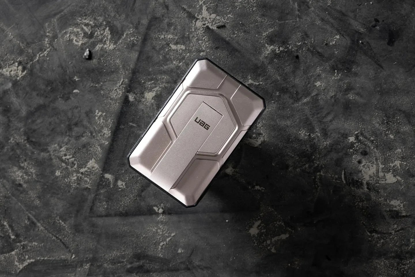 Power bank Urban Armor Gear 9B4411114036, 10000 mAh, wireless, Titanium