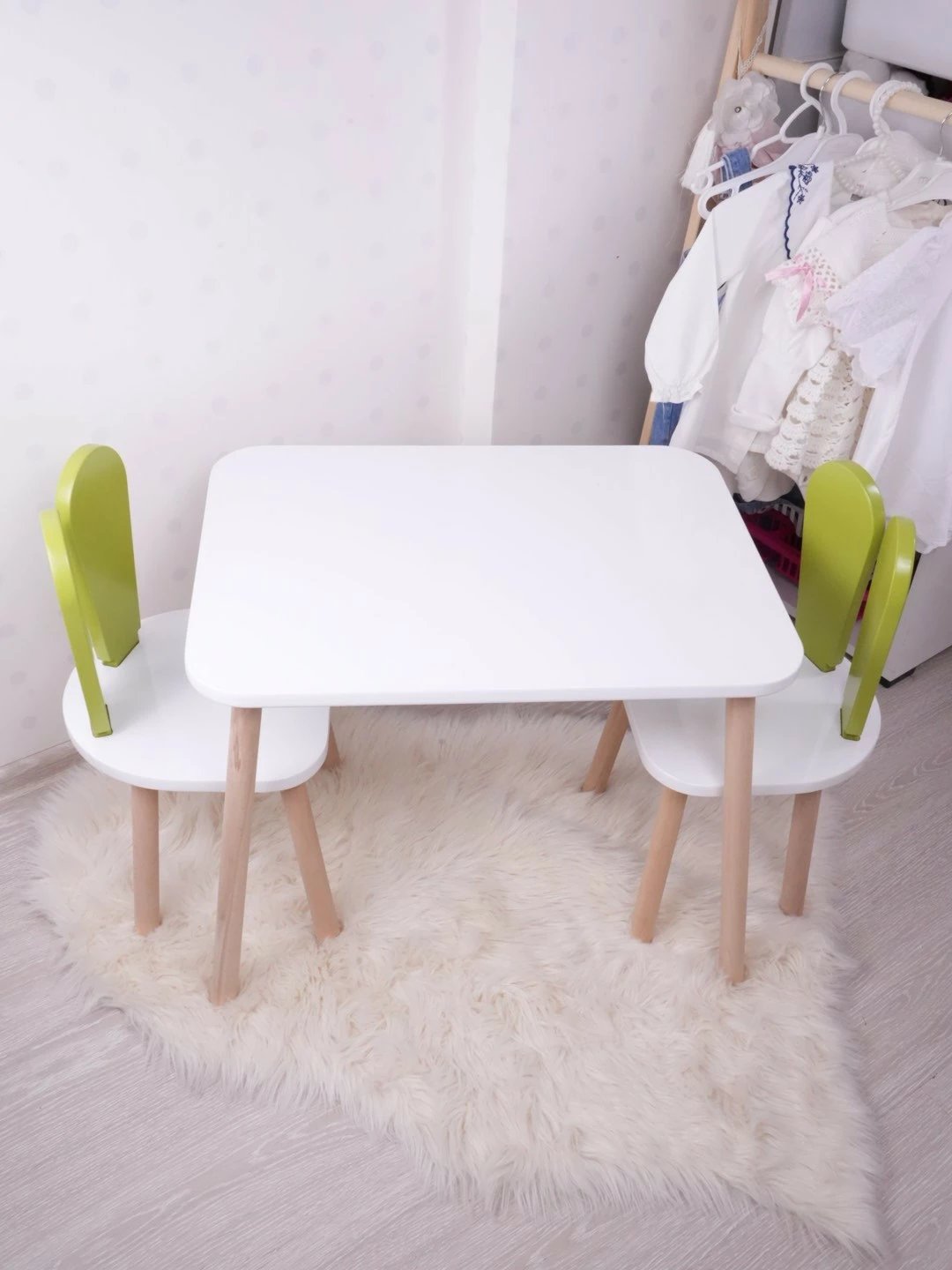 Set tavoline për fëmijë, dy karrige Bunny, ngjyrë jeshile fëstëku dhe e bardhë