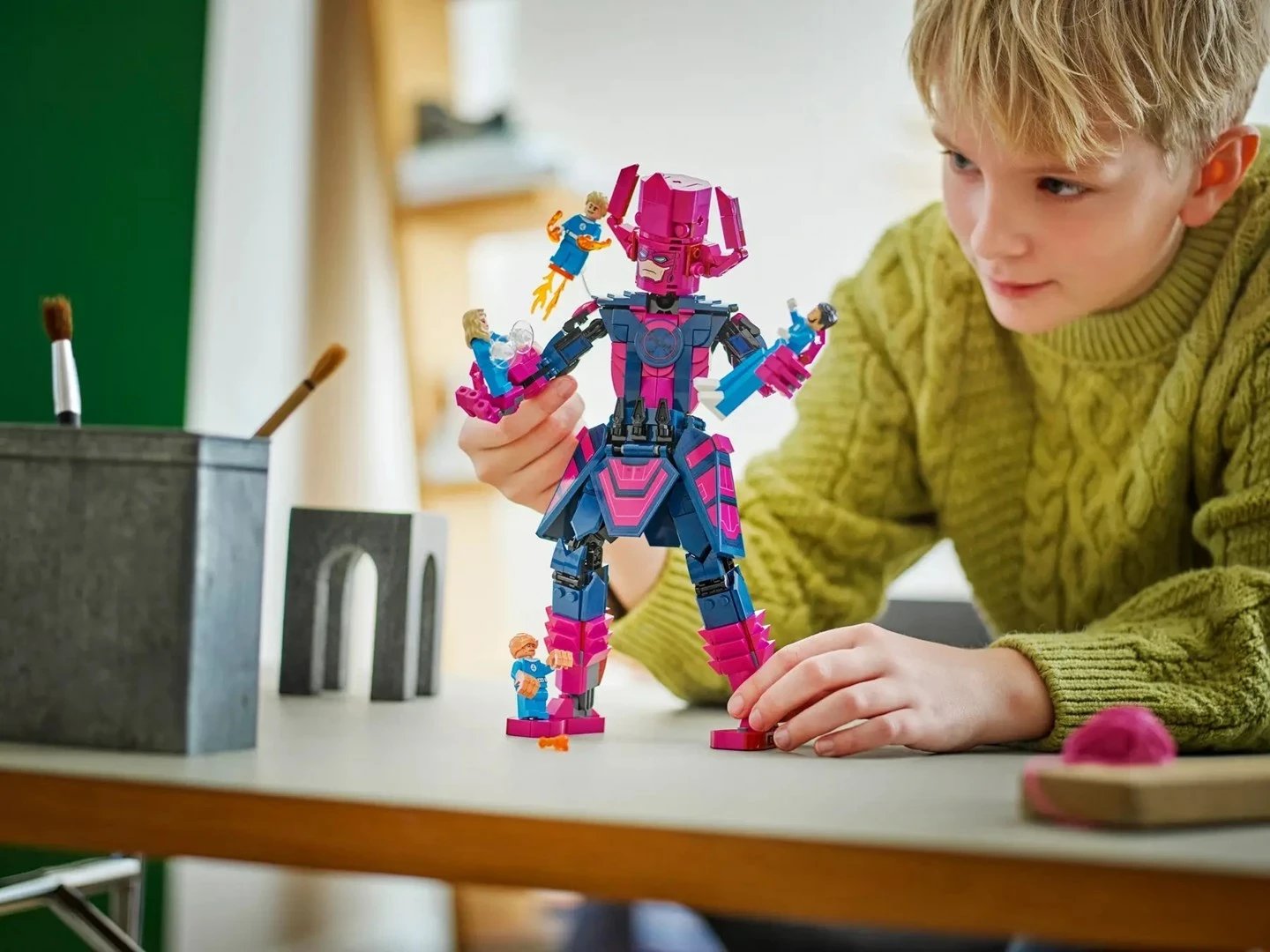 Set LEGO Marvel 76316 Fantastic Four kundër Galactus, 427 pjesë, 4 minifigura