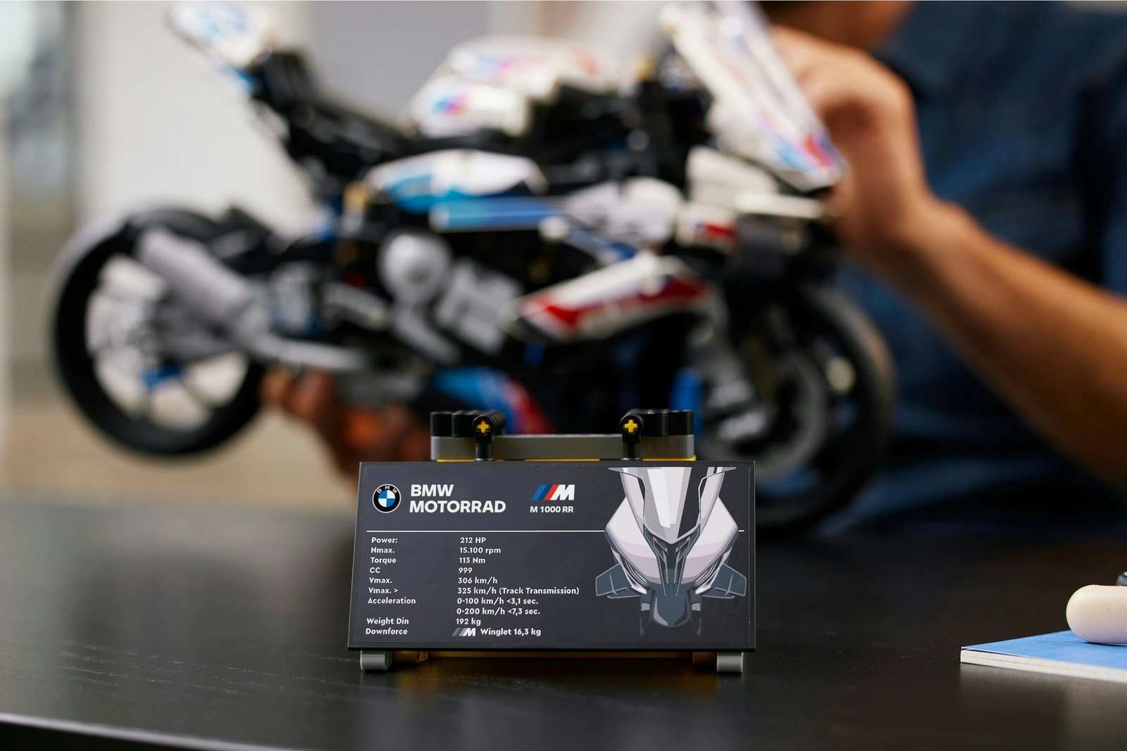 Set ndërtimi LEGO Technic BMW M 1000 RR, 1921 pjesë, shumëngjyrësh Set ndërtimi LEGO Technic BMW M 1000 RR, 1921 pjesë, shumëngjyrësh