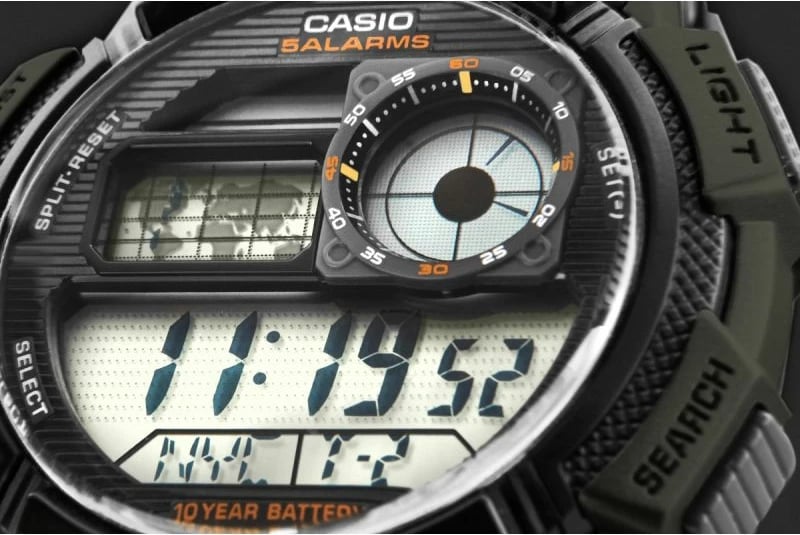 Orë dore për meshkuj Casio, e zezë
