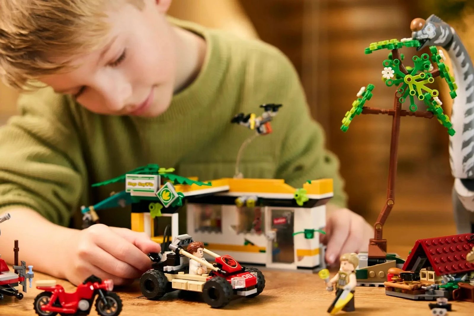 Set lodrash LEGO Jurassic World 76973, Raptor & Titanosaurus Tracking Mission, 3 minifigura, për fëmijë 7+