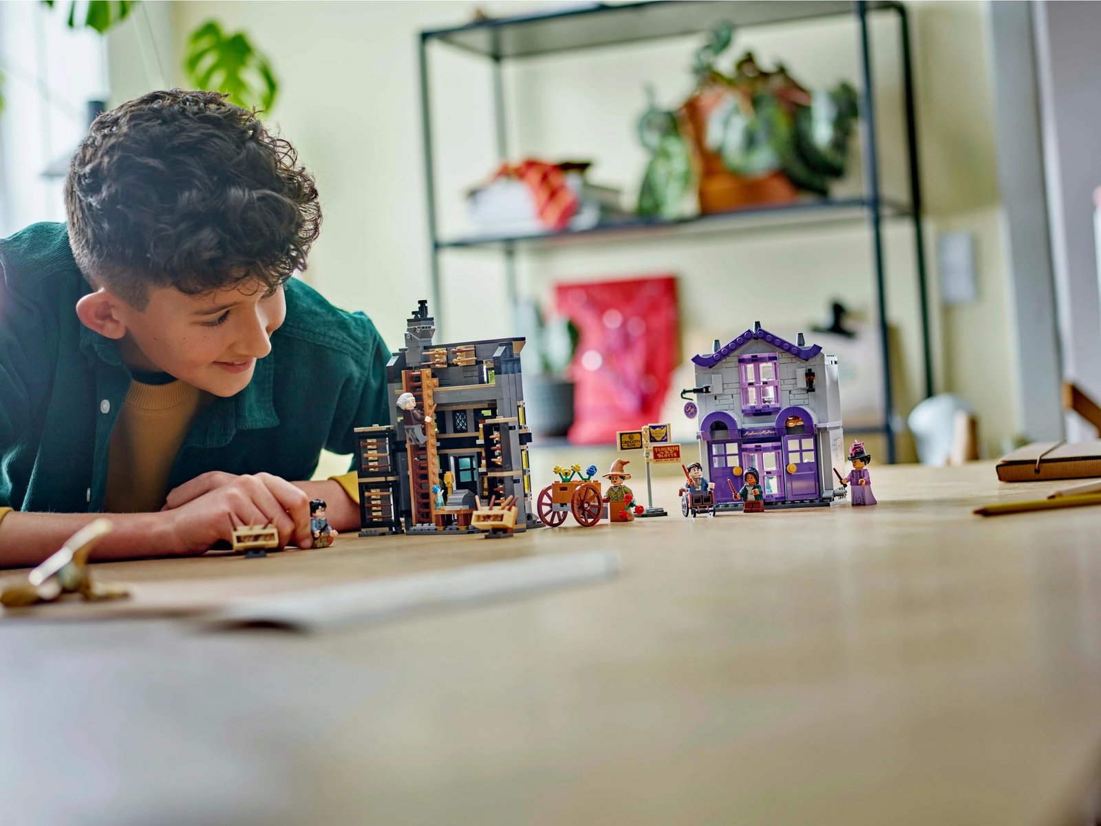 Set ndërtimi LEGO Ollivanders™ & Madam Malkin's Robes, 744 copë, shumëngjyrësh