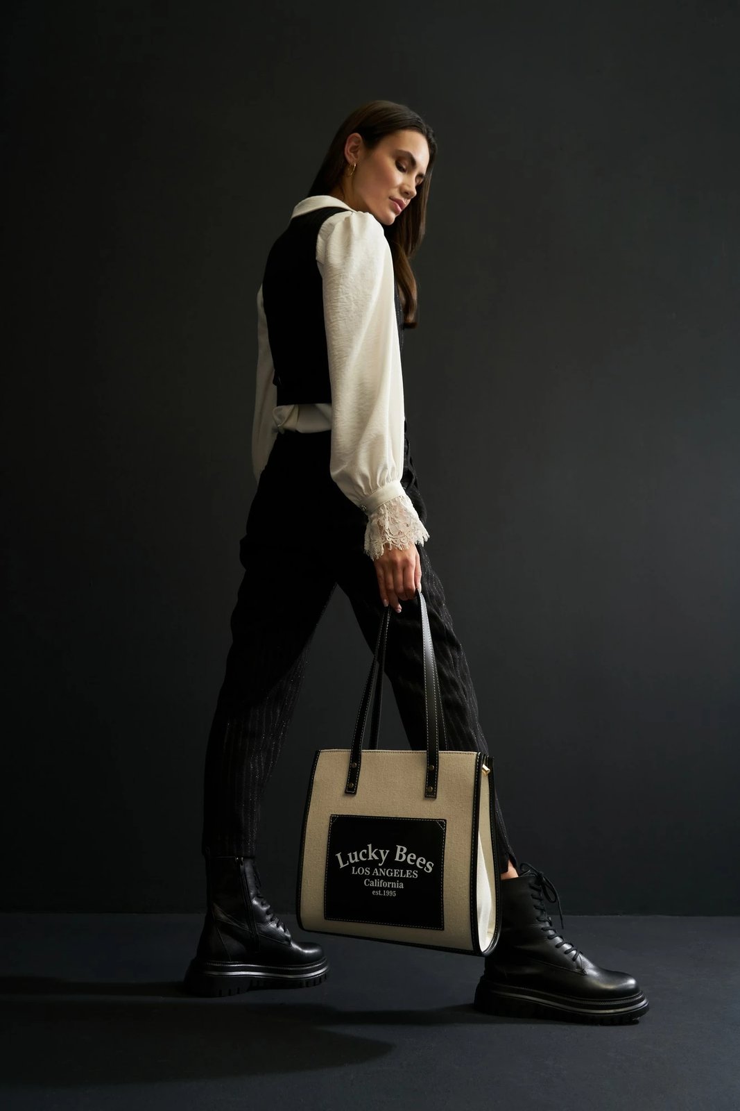 Çantë tote Lucky Bees, e zezë-krem, 376