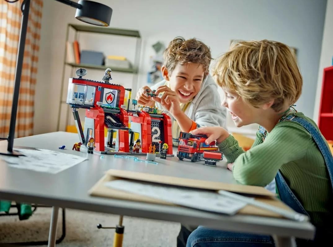 Set LEGO City stacion zjarri me kamion 60414, 843 pjesë, për fëmijë, plastikë