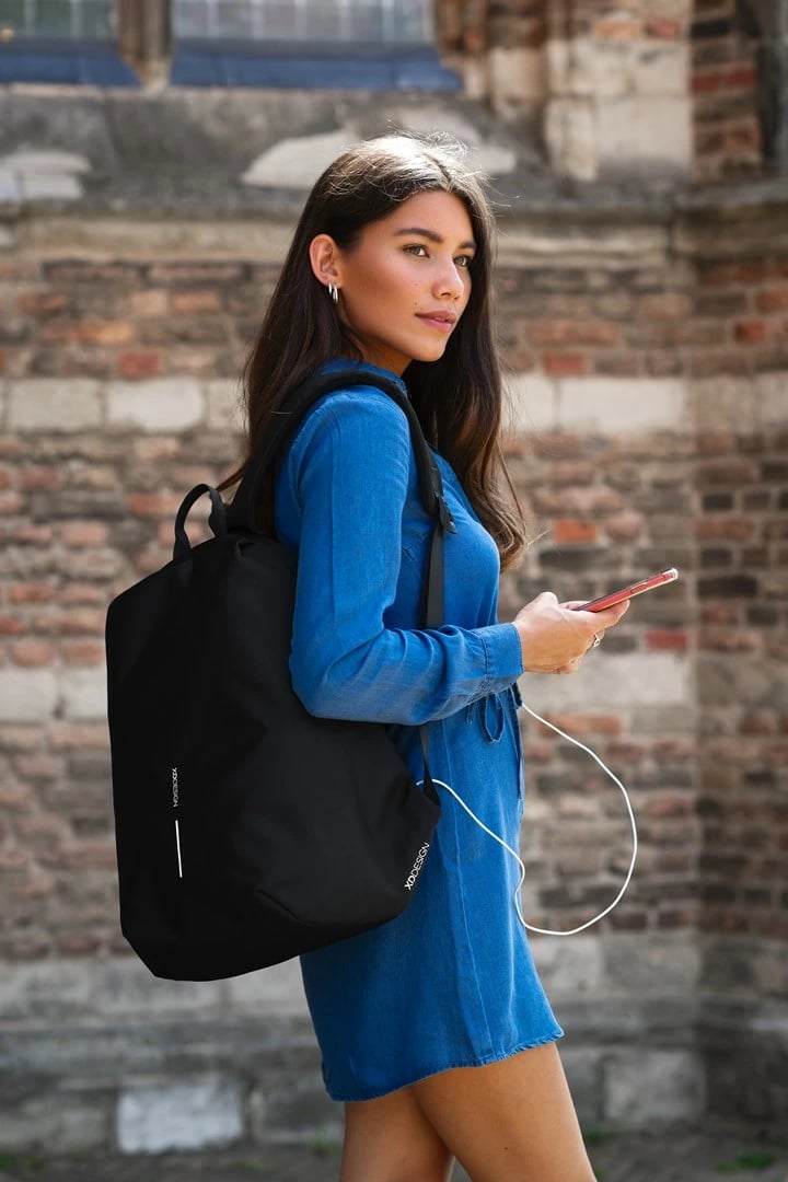 Çantë shpine kundër vjedhjes XD Design, 15.6", e zezë