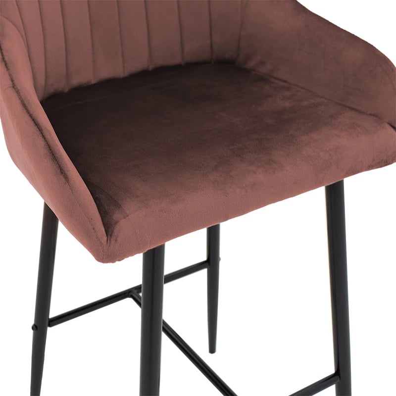 Karrige për bar Patrin, këmbë metalike të zeza, kadife ngjyrë mollë e kalbur