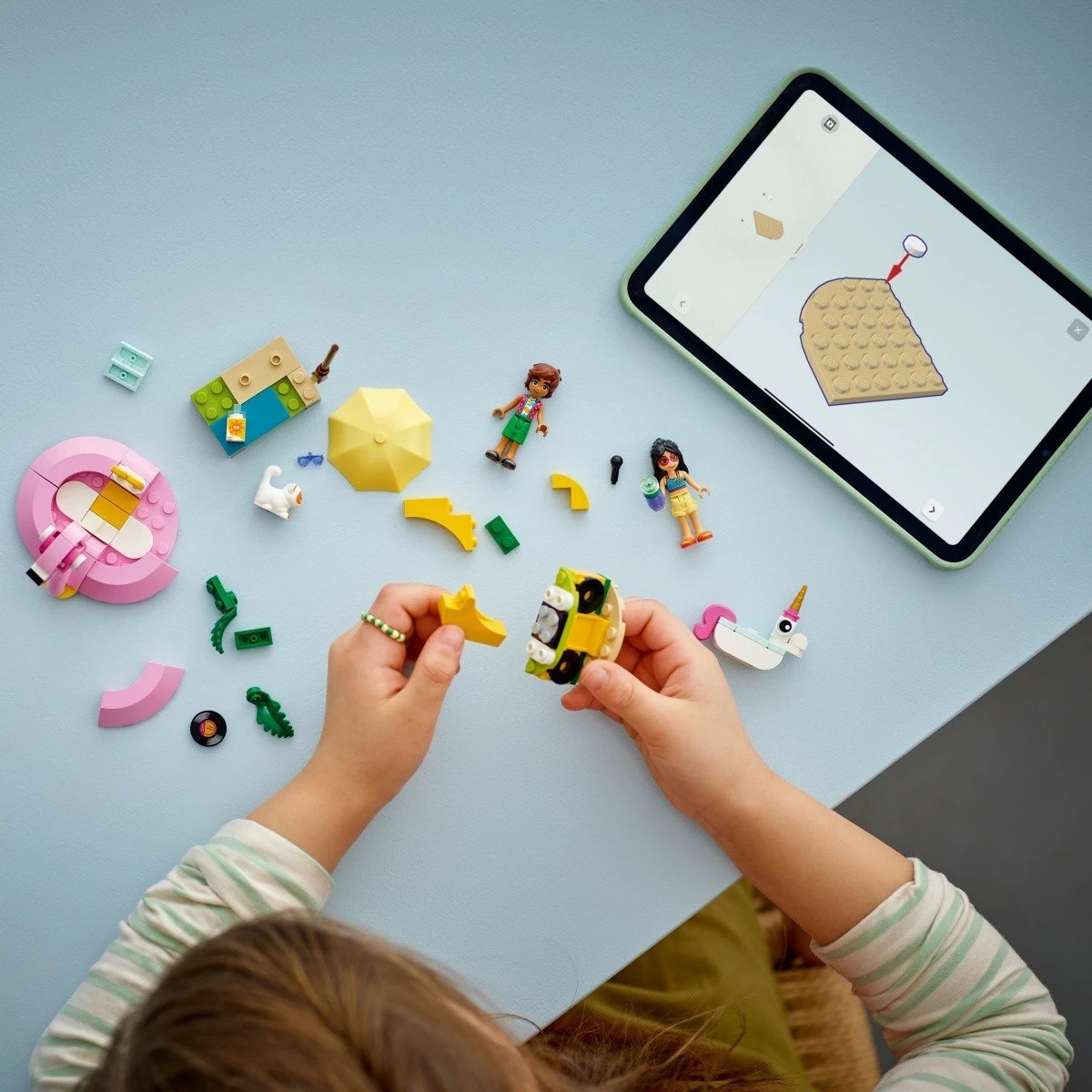 Set ndërtimi LEGO Friends 42658, Festa në pishinë me njëbrirësh dhe flamingo, 99 pjesë