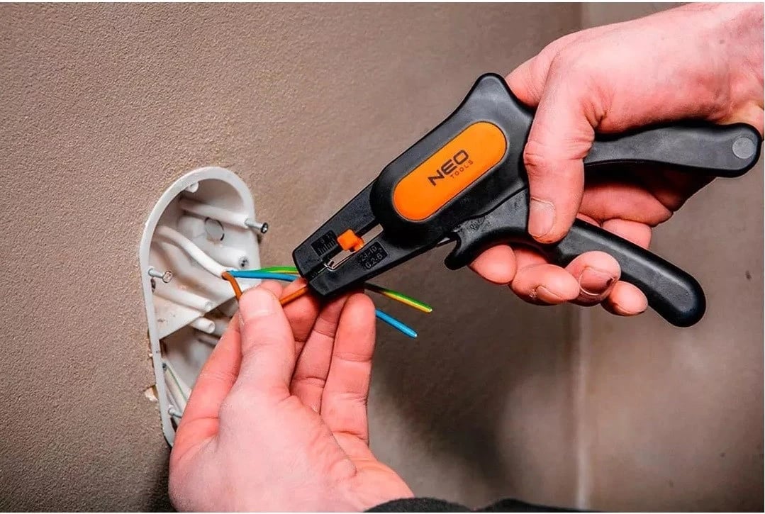 Shkëputës automatik i izolimit Neo Tools, 195mm, ngjyrë e zezë Shkëputës automatik i izolimit Neo Tools, 195mm, ngjyrë e zezë