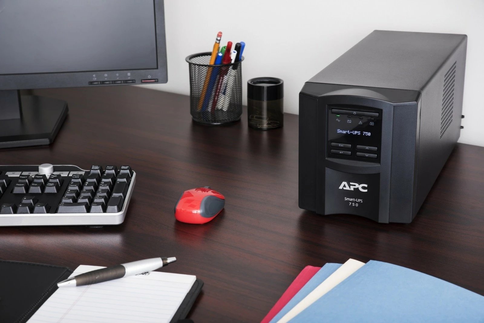 Kasë UPS APC Smart-UPS SMT750IC, 750 VA, 500 W, Tower, e zezë