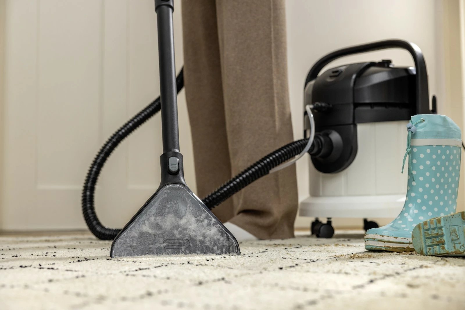 Kasë pastrimi Karcher SE 4, 4L, 1000W, e zezë/bardhë, me aksesorë