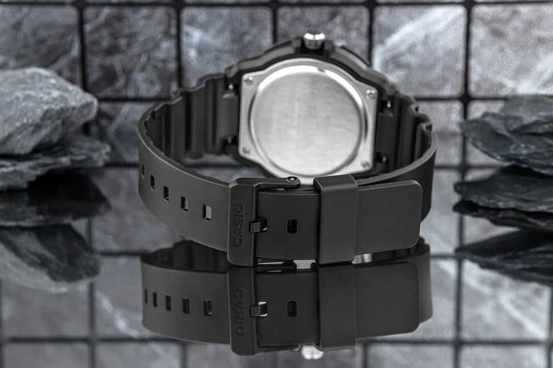 Orë dore për meshkuj CASIO, e zezë