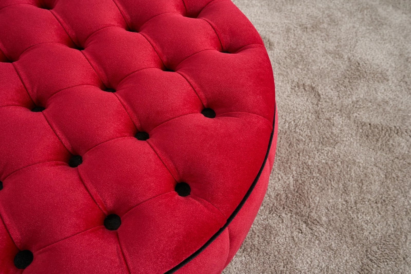 Puf i kuq prej kadifeje, Atelier del Sofa, Jasmin