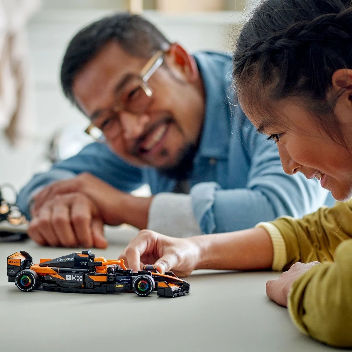 Set LEGO Speed Champions McLaren F1 Team MCL38, 269 pjesë, portokalli/zezë