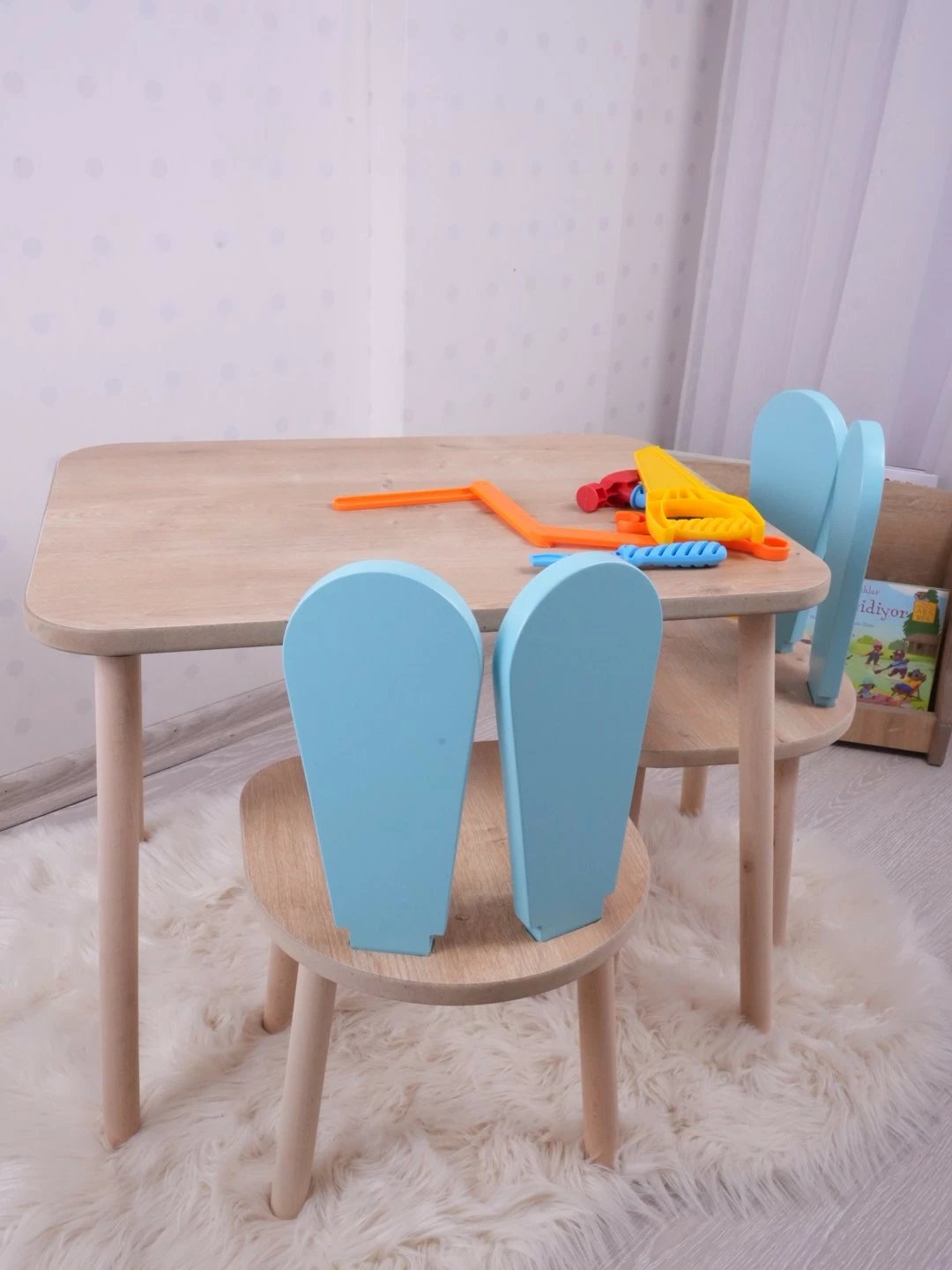 Set tavoline për fëmijë Hanah Home, me dy karrige lepurush, ngjyrë baby blue dhe kafe