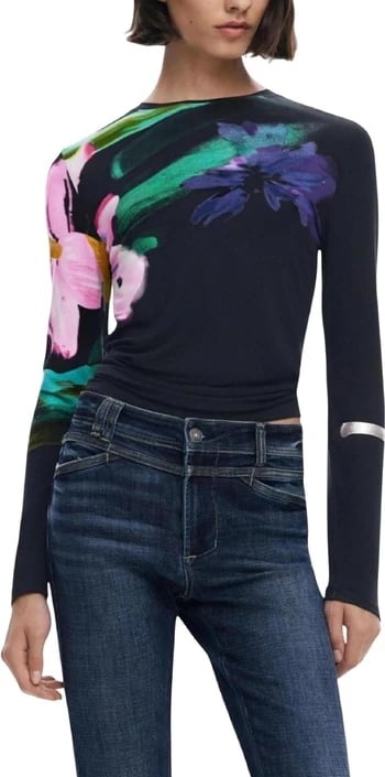 Maicë Desigual femra e zezë
