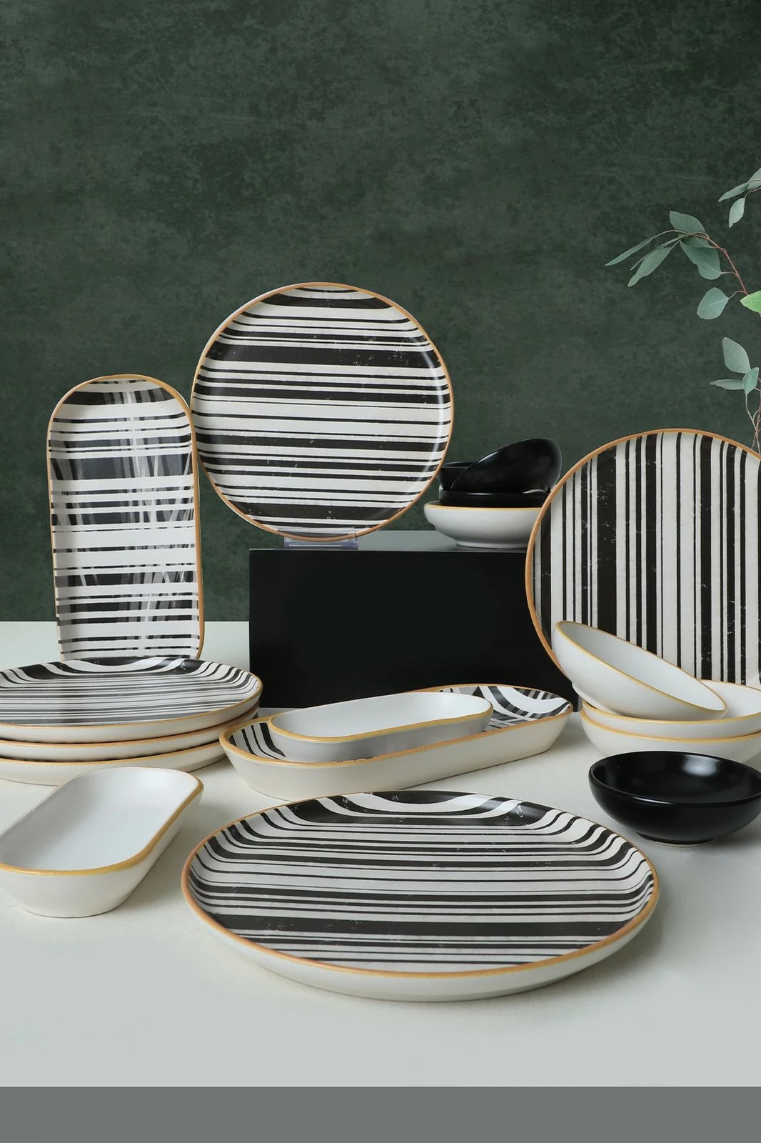 Set mëngjesi 18 pjesësh, Hermia Concept, ngjyrë e zezë dhe e bardhë