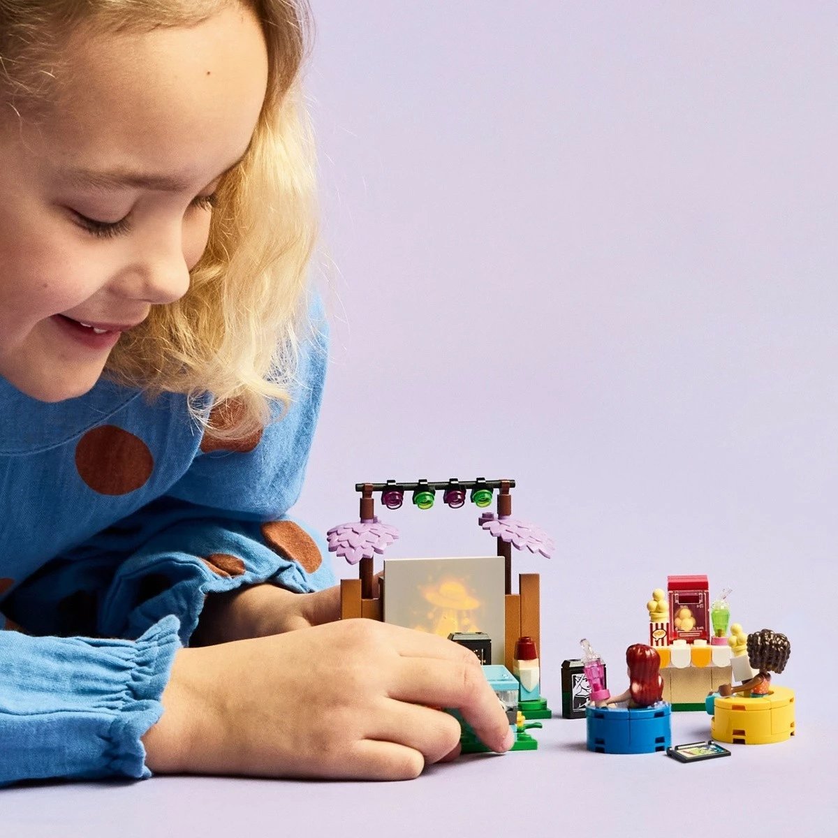 Set LEGO Friends 42642 Movie Marathon, 154 pjesë