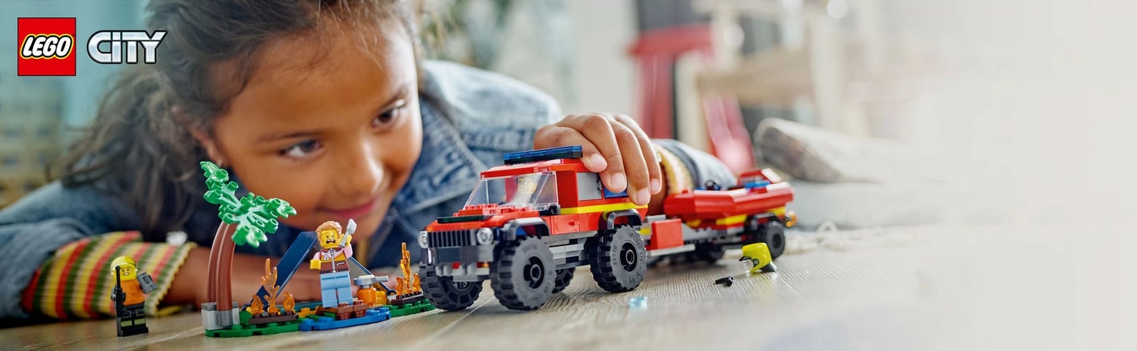 Set ndërtimi LEGO City 4x4 Kamion Zjarri me Varkë Shpëtimi 301 pjesë, multingjyrësh