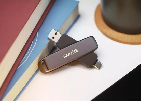 USB stick Sandisk Extreme Pro 1TB, swivel, USB 3.2, i zi