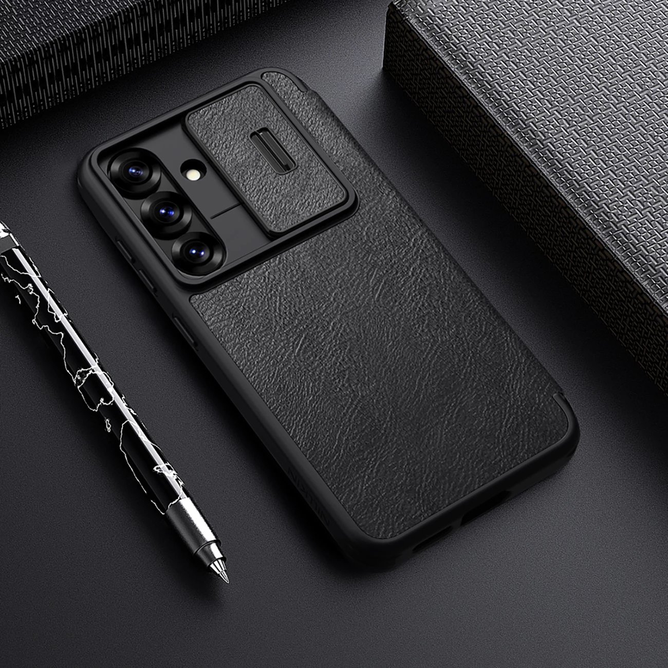 Mbështjellës Nillkin Qin Pro për Samsung Galaxy S25+, me flip dhe mbulesë kamere, e zezë
