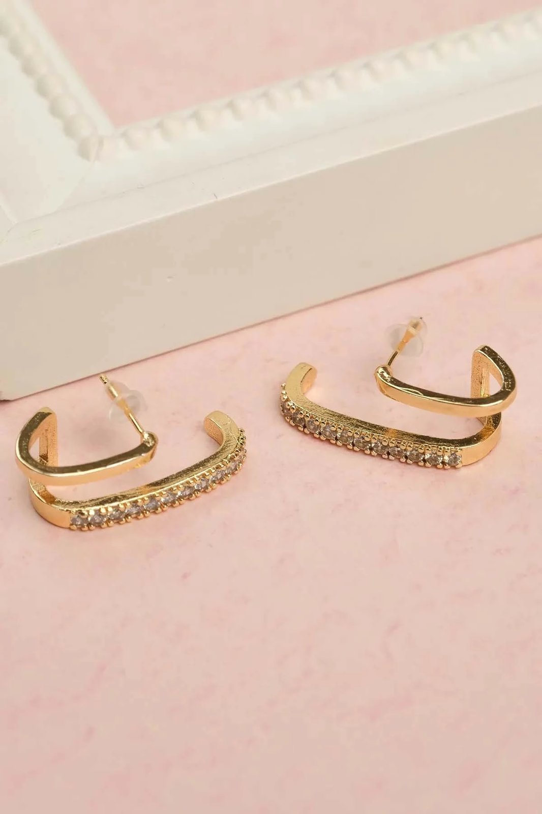 Vathë Jumeon, ngjyrë ari, me gurë zirkon