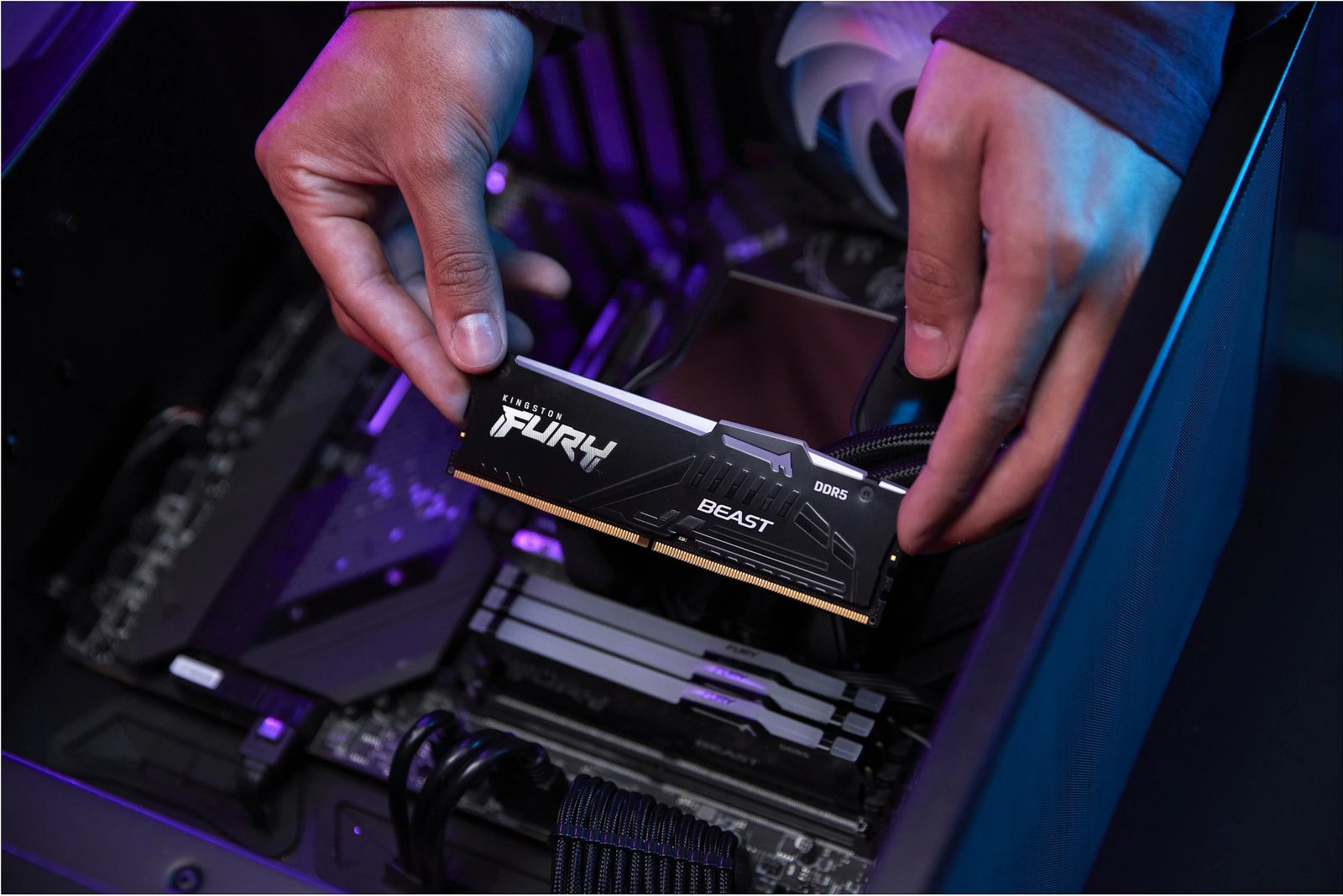 RAM Memorje IC Intracom FURY Beast RGB DDR5 32GB (2x16GB) 5600MT/s, e zezë