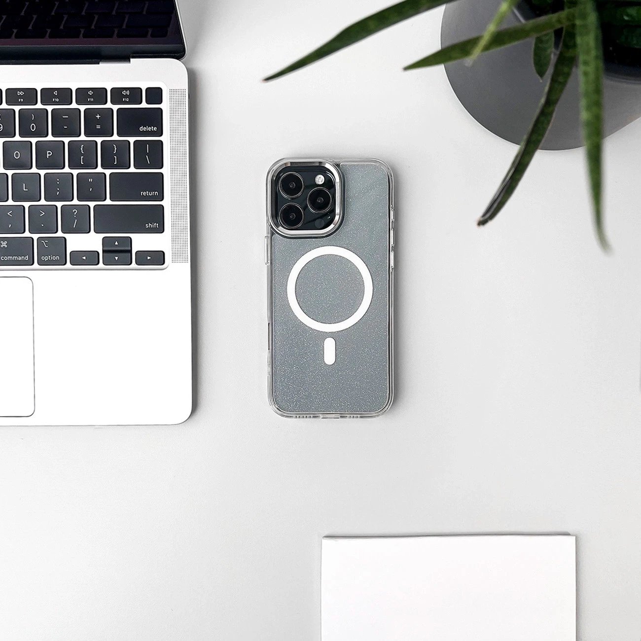 Mbështjellës Hurtel Glitter Case MagSafe për iPhone 17, gjysmë-transparent