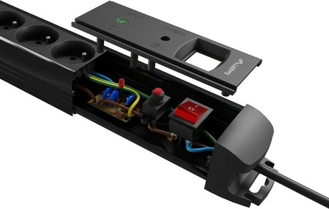 Prizë me mbrojtje Lanberg SP1-05E-0300-BK, 5x230V, 3m, e zezë